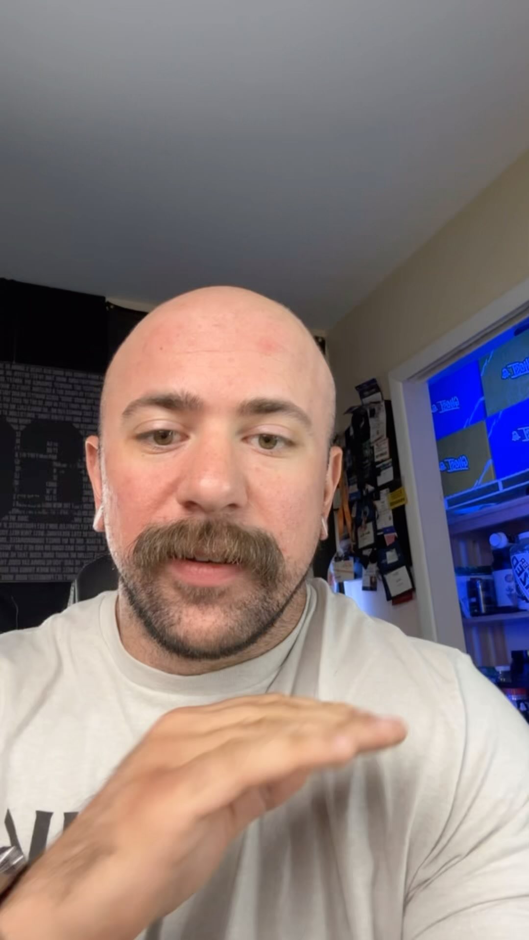 We’re big fans of @chasethepumpsupps but we don’t need to put down @kaged to support them! Likewise, while we looooove @thenutritionstorellc and @tns.ceo we don’t need to hate on @gnclivewell and @vitaminshoppe to express that! Let’s be better!