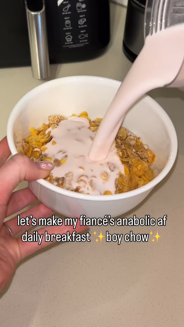 His daily breakfast staple for YEARS now. Quick, simple, and nutritious start to the day ✅✅
