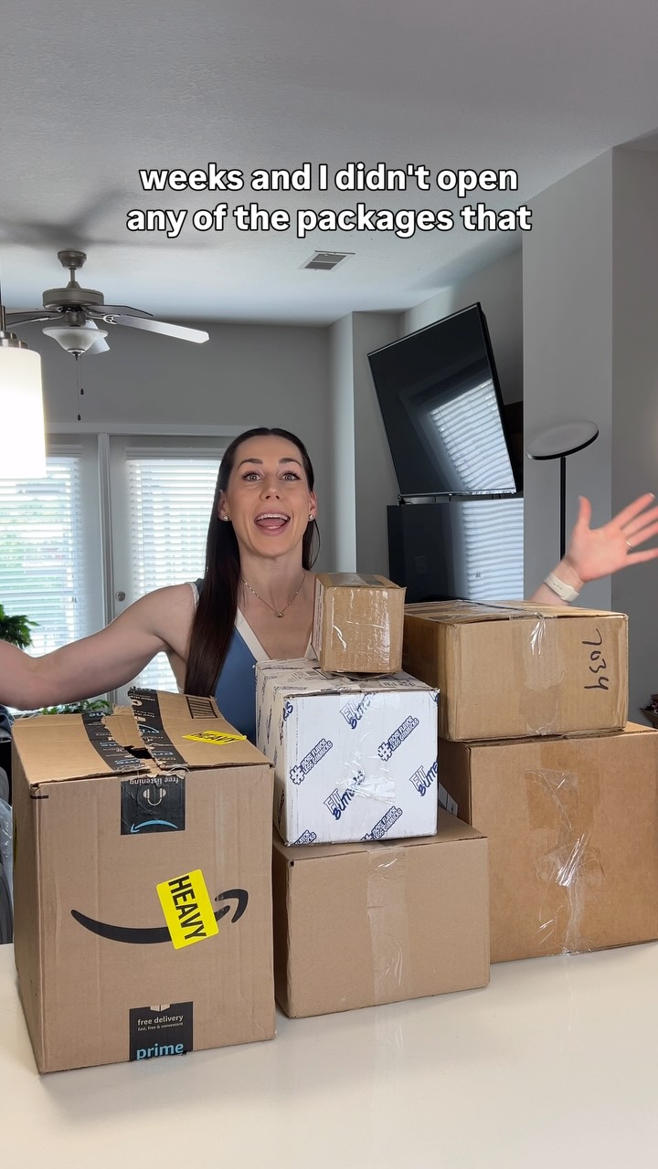 Unboxing and it’s all supplements or fitness adjacent- so on brand 💁🏻‍♀️